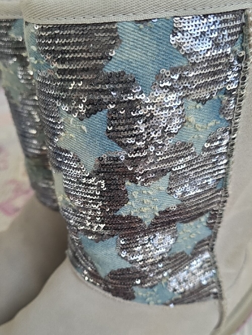 LIMITED RARE UGG Gray Shearling-Lined Boot Interior With Denim Stars And Sequin - Picture 6 of 9